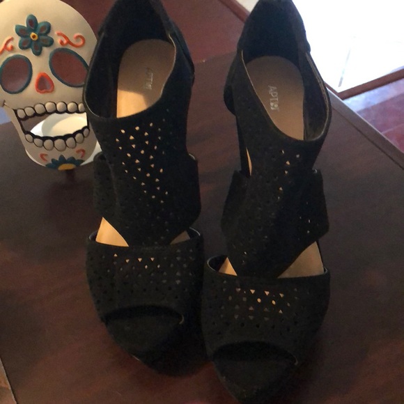 Heels - Picture 4 of 5